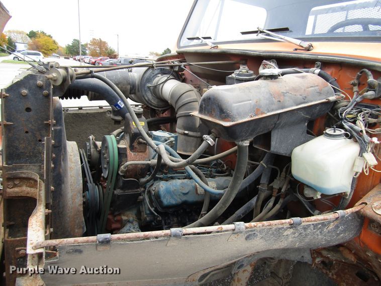 image for item DG6596 1987 International 1654 flatbed truck