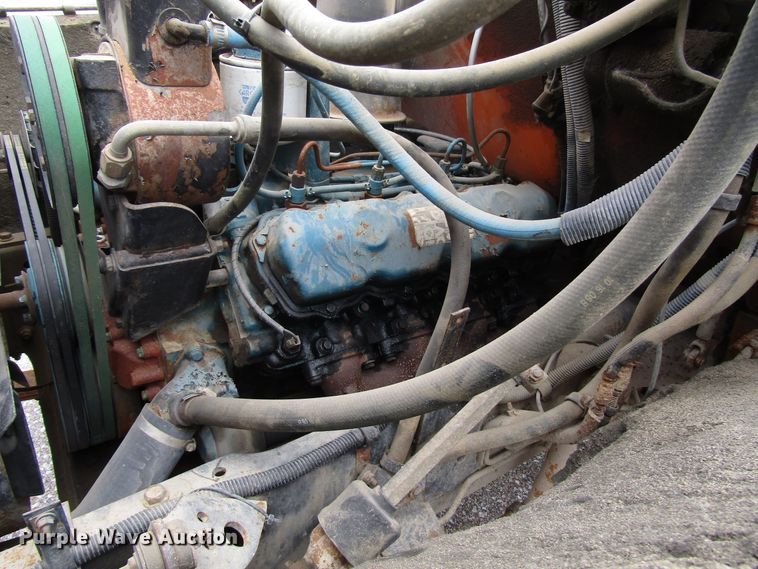 image for item DG6596 1987 International 1654 flatbed truck