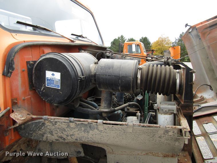 image for item DG6596 1987 International 1654 flatbed truck