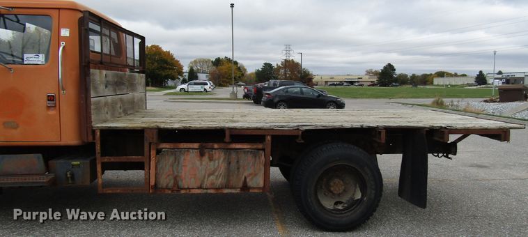 image for item DG6596 1987 International 1654 flatbed truck