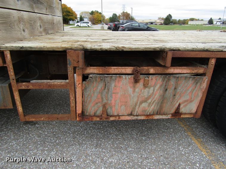 image for item DG6596 1987 International 1654 flatbed truck