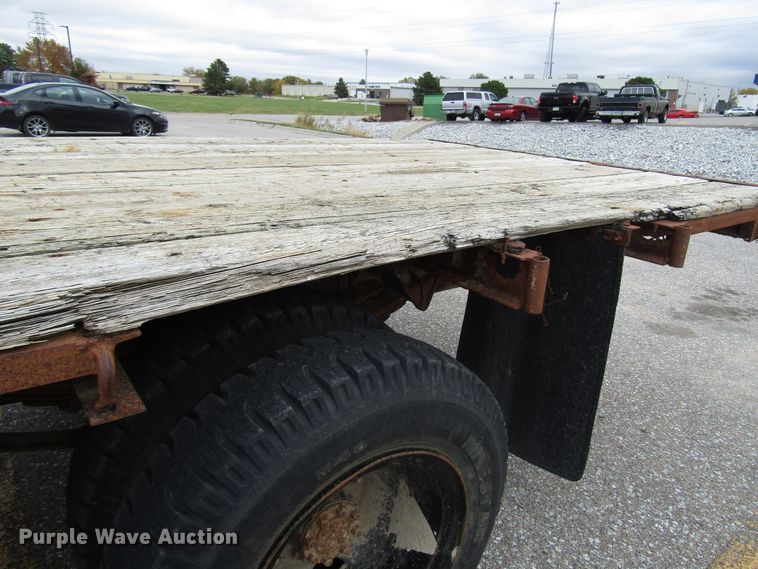image for item DG6596 1987 International 1654 flatbed truck