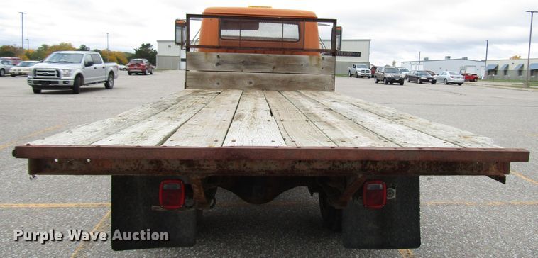 image for item DG6596 1987 International 1654 flatbed truck