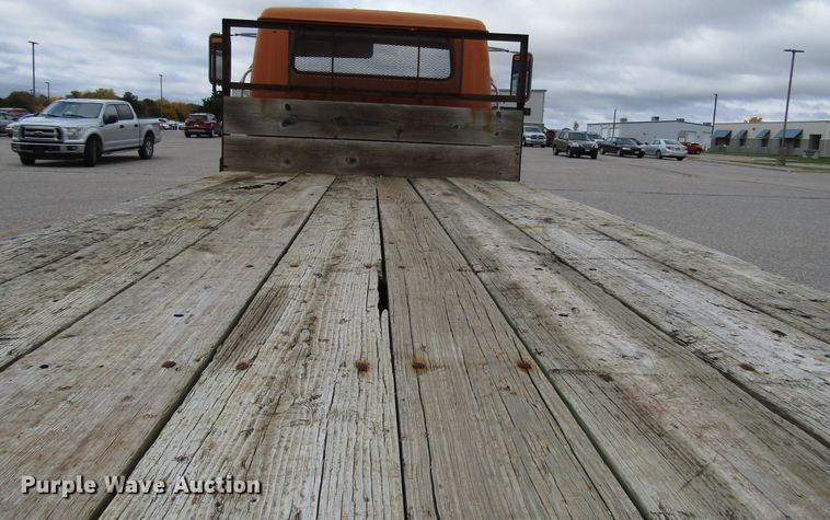 image for item DG6596 1987 International 1654 flatbed truck