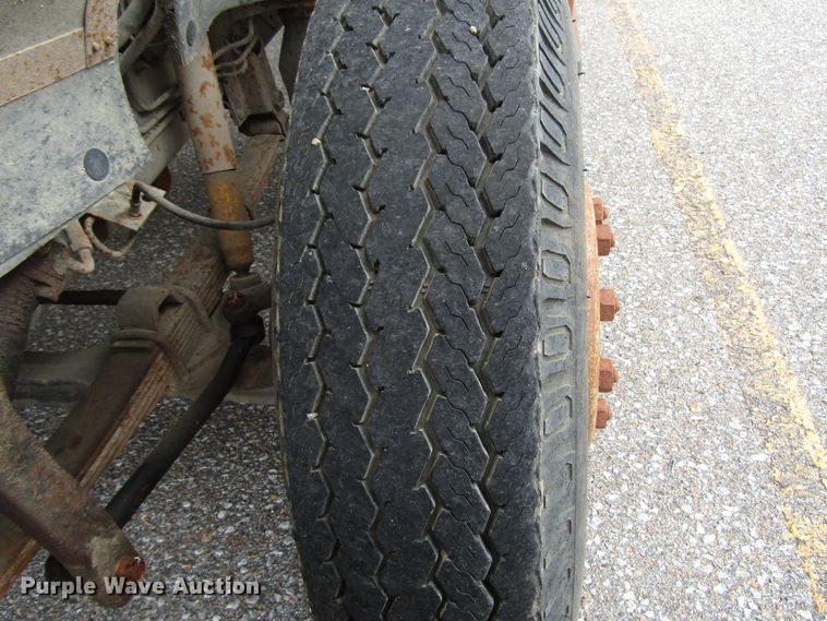 image for item DG6596 1987 International 1654 flatbed truck