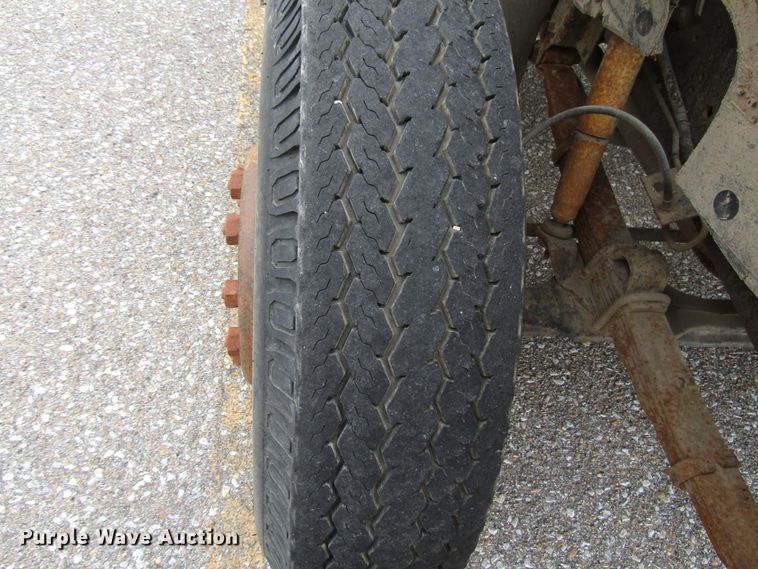 image for item DG6596 1987 International 1654 flatbed truck