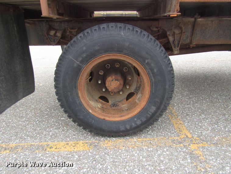 image for item DG6596 1987 International 1654 flatbed truck