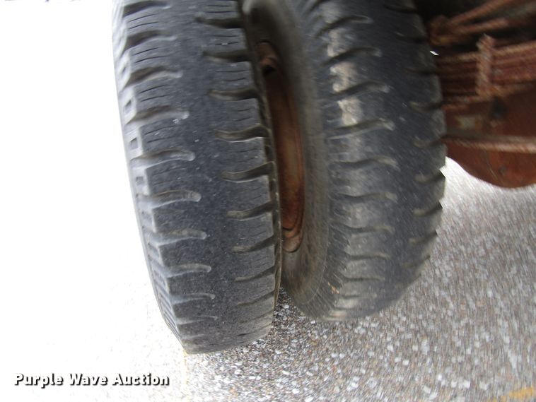 image for item DG6596 1987 International 1654 flatbed truck