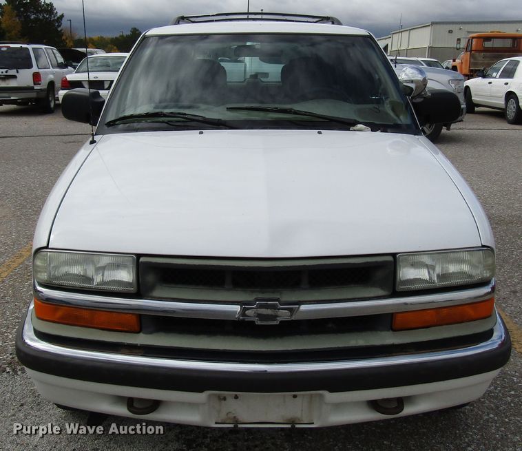 image for item DG6597 2001 Chevrolet Blazer SUV