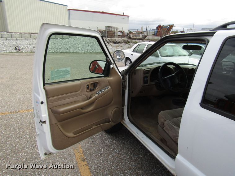 image for item DG6597 2001 Chevrolet Blazer SUV