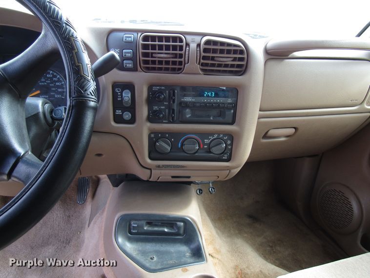 image for item DG6597 2001 Chevrolet Blazer SUV