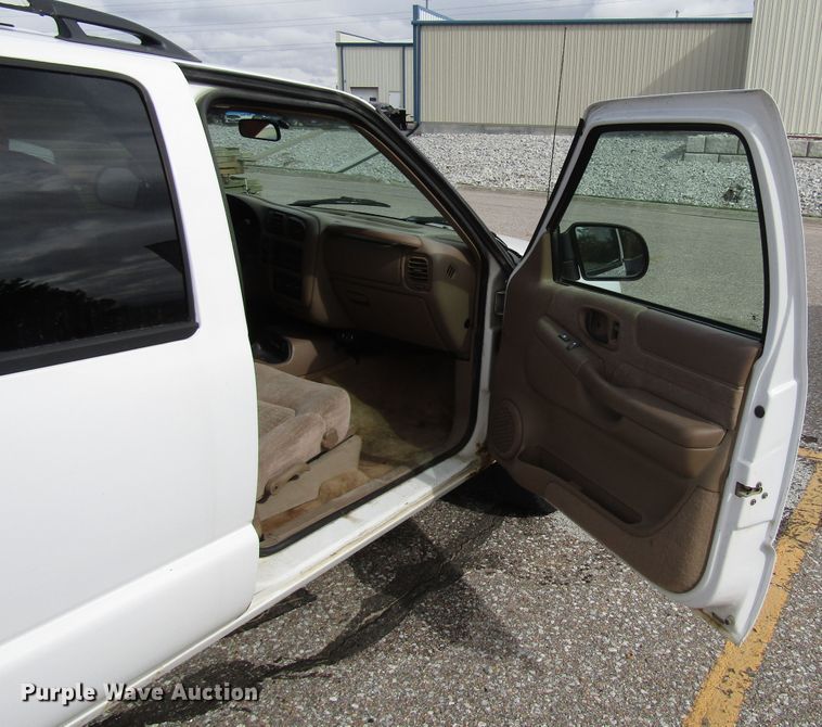 image for item DG6597 2001 Chevrolet Blazer SUV