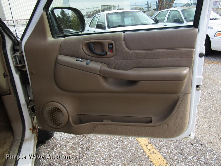 image for item DG6597 2001 Chevrolet Blazer SUV