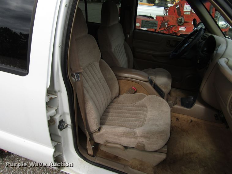 image for item DG6597 2001 Chevrolet Blazer SUV