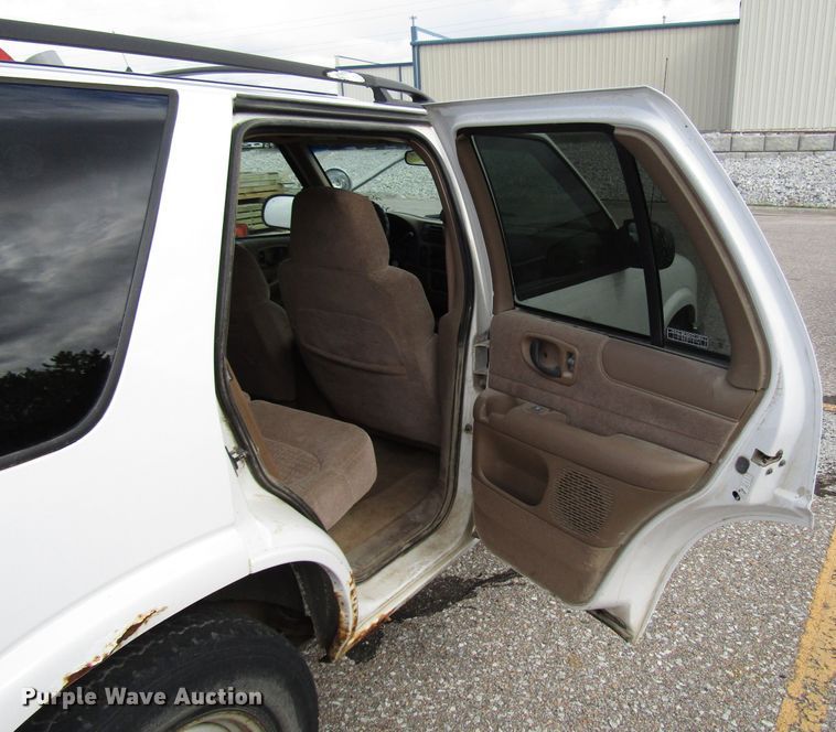 image for item DG6597 2001 Chevrolet Blazer SUV