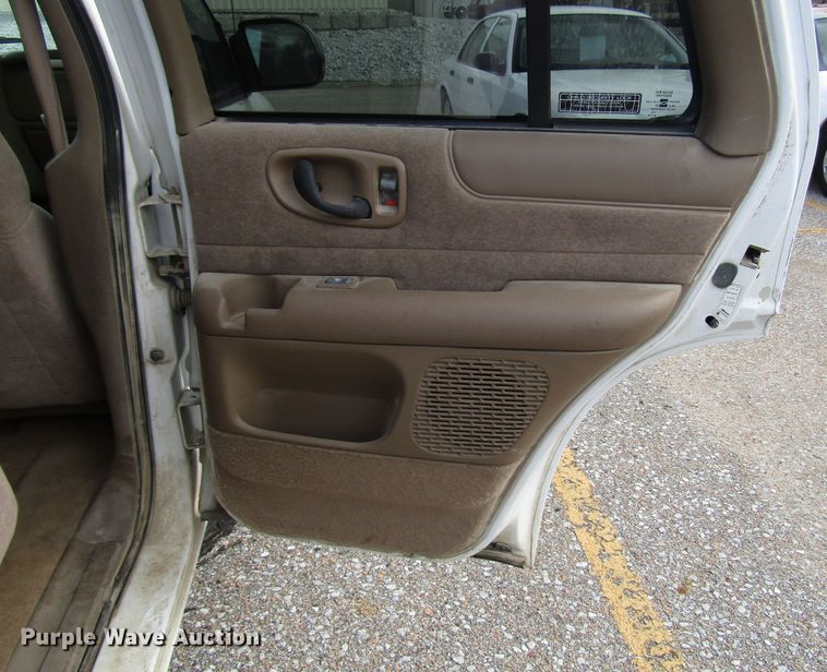 image for item DG6597 2001 Chevrolet Blazer SUV