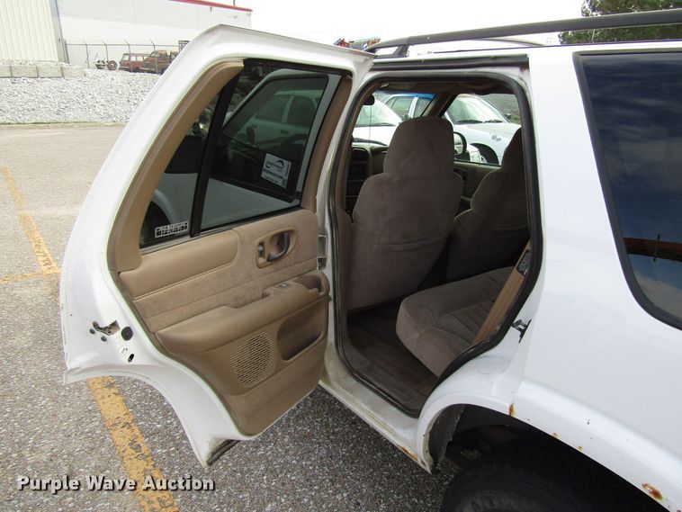 image for item DG6597 2001 Chevrolet Blazer SUV