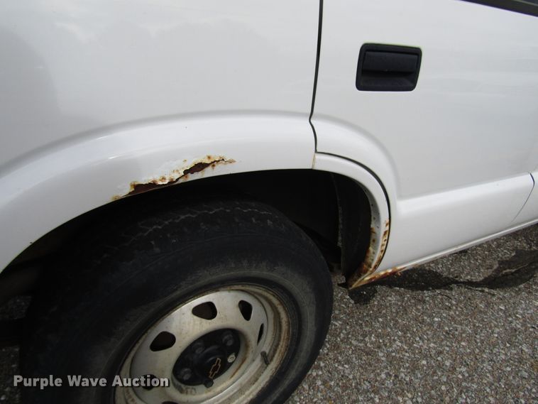 image for item DG6597 2001 Chevrolet Blazer SUV