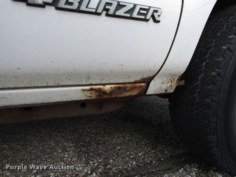 image for item DG6597 2001 Chevrolet Blazer SUV