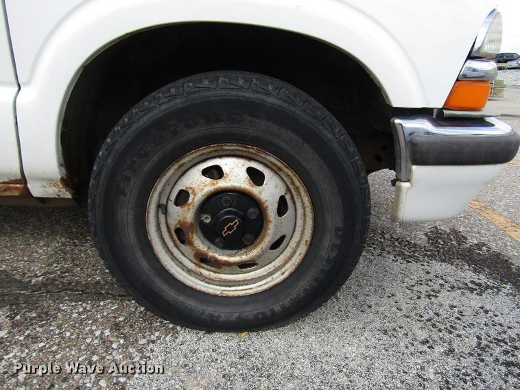 image for item DG6597 2001 Chevrolet Blazer SUV