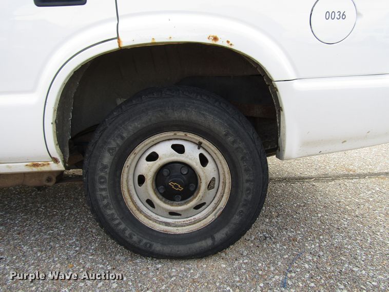 image for item DG6597 2001 Chevrolet Blazer SUV