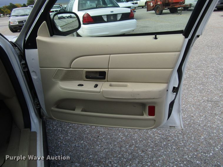 image for item DG6598 2007 Ford Crown Victoria Police Interceptor