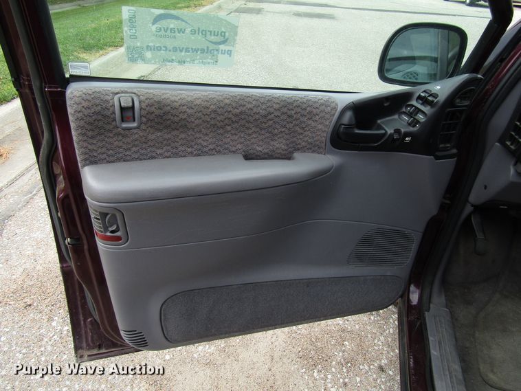 image for item DG6600 1999 Dodge Grand Caravan van