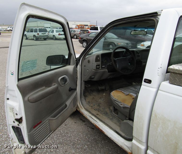 image for item DG6602 1997 GMC Sierra 1500 pickup truck