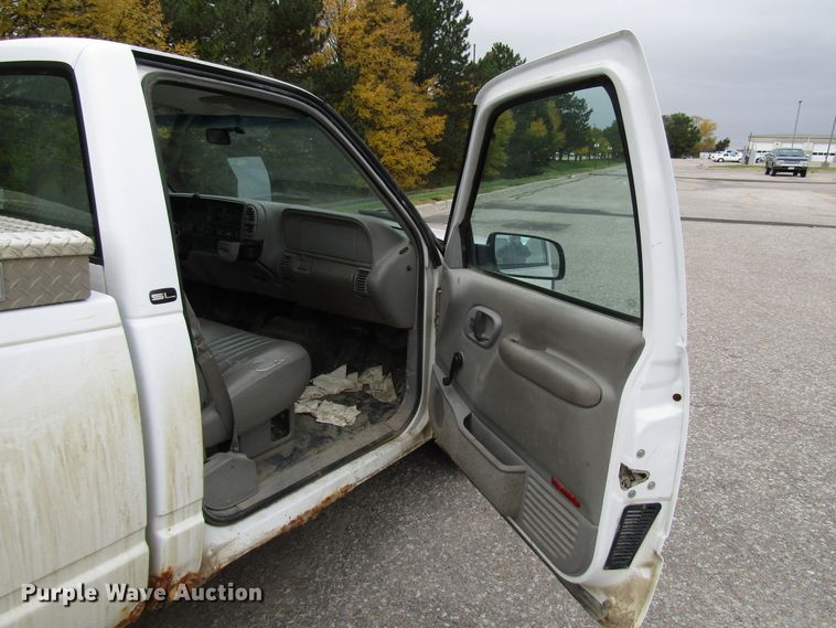 image for item DG6602 1997 GMC Sierra 1500 pickup truck