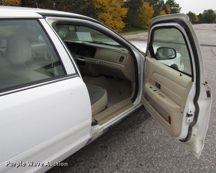 image for item DG6604 2006 Ford Crown Victoria Police Interceptor