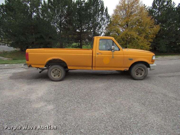 image for item DG6606 1995 Ford F150 pickup truck