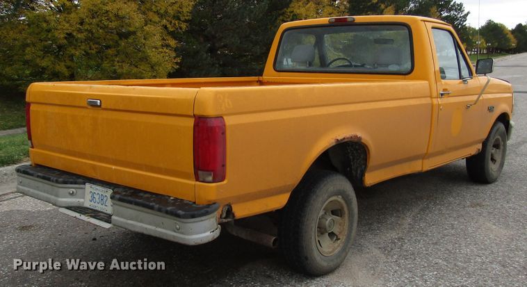 image for item DG6606 1995 Ford F150 pickup truck