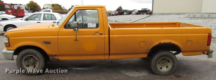 image for item DG6606 1995 Ford F150 pickup truck