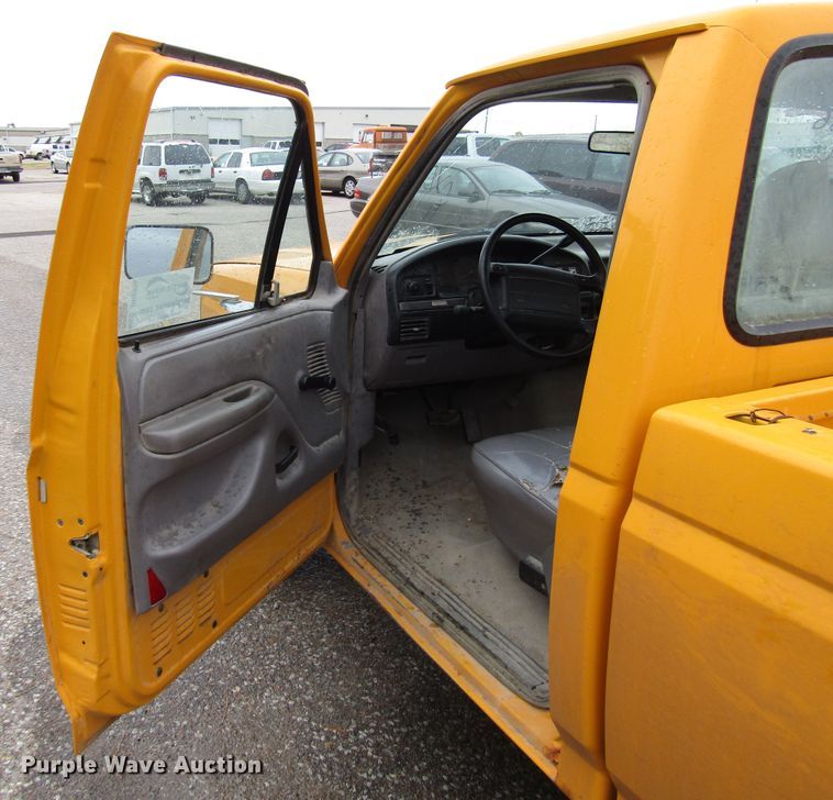 image for item DG6606 1995 Ford F150 pickup truck