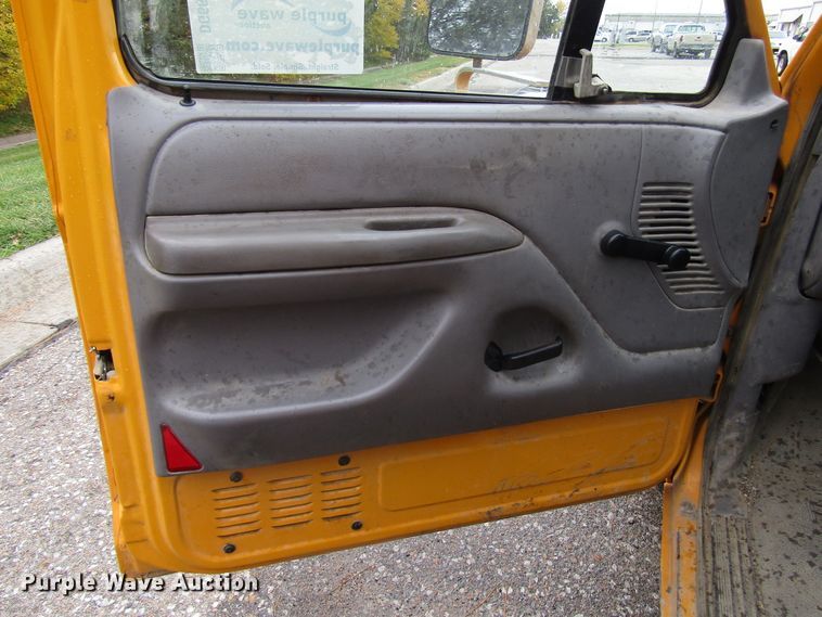 image for item DG6606 1995 Ford F150 pickup truck