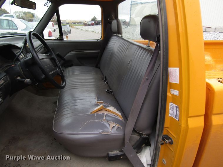 image for item DG6606 1995 Ford F150 pickup truck