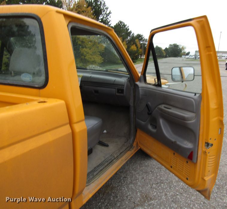 image for item DG6606 1995 Ford F150 pickup truck