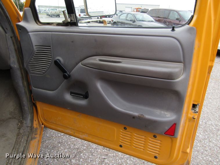 image for item DG6606 1995 Ford F150 pickup truck