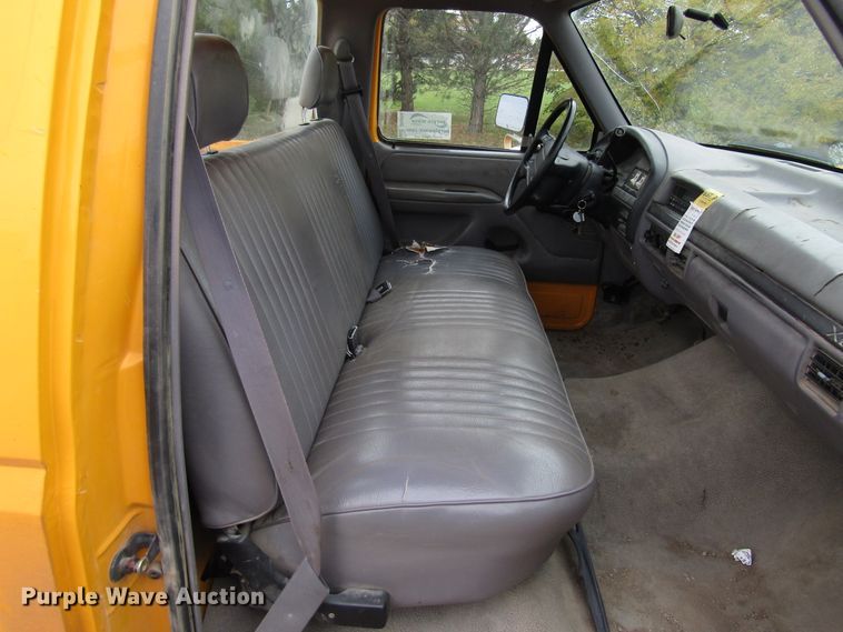 image for item DG6606 1995 Ford F150 pickup truck