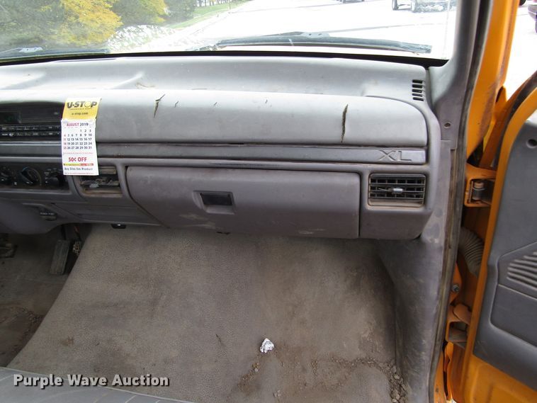 image for item DG6606 1995 Ford F150 pickup truck