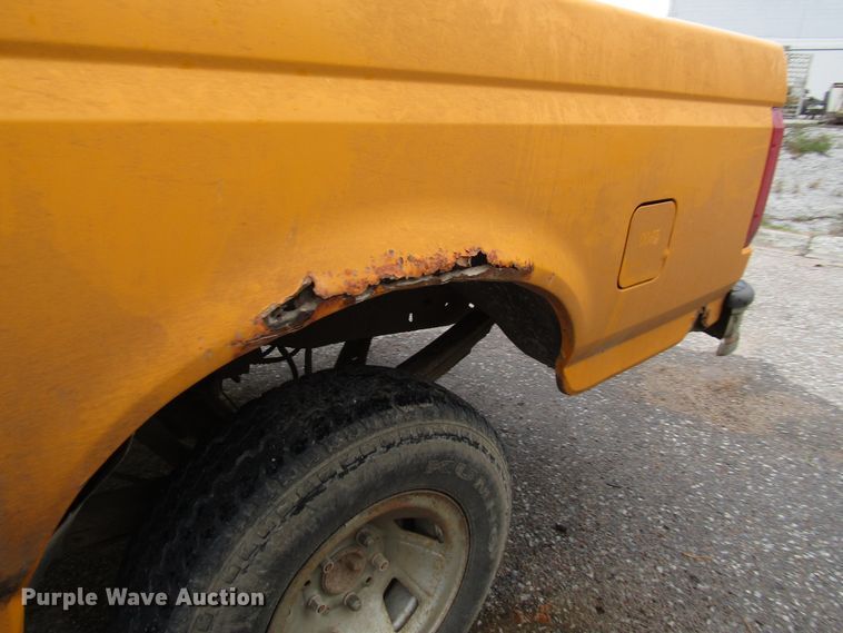 image for item DG6606 1995 Ford F150 pickup truck