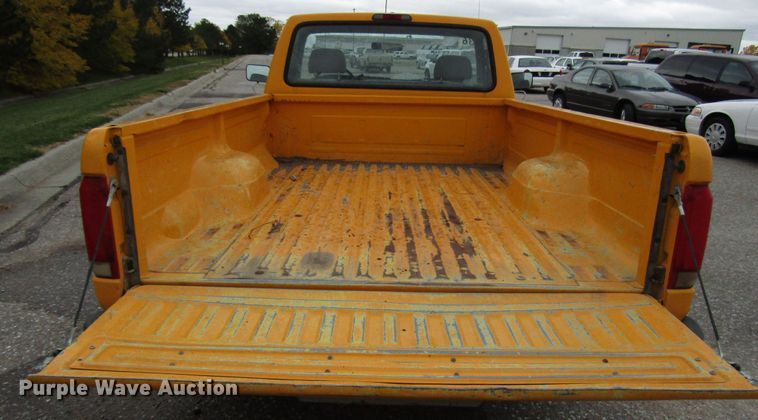 image for item DG6606 1995 Ford F150 pickup truck
