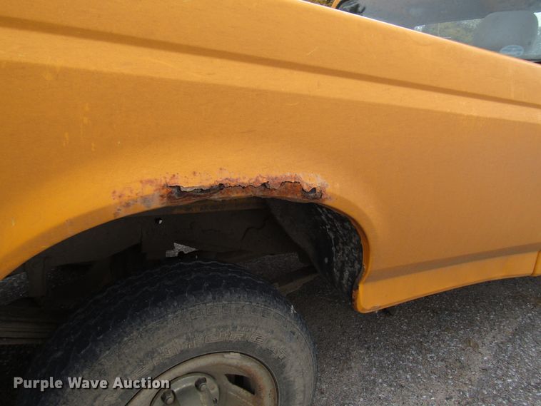 image for item DG6606 1995 Ford F150 pickup truck