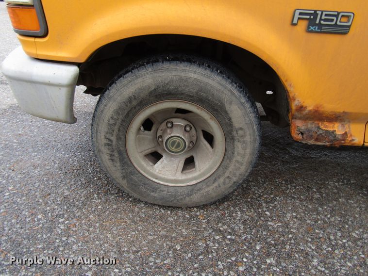 image for item DG6606 1995 Ford F150 pickup truck