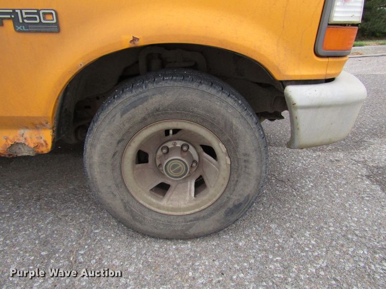 image for item DG6606 1995 Ford F150 pickup truck