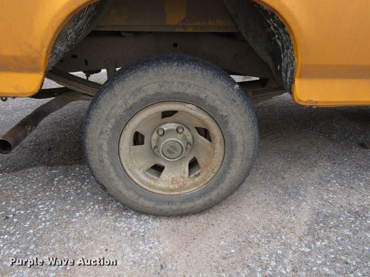 image for item DG6606 1995 Ford F150 pickup truck