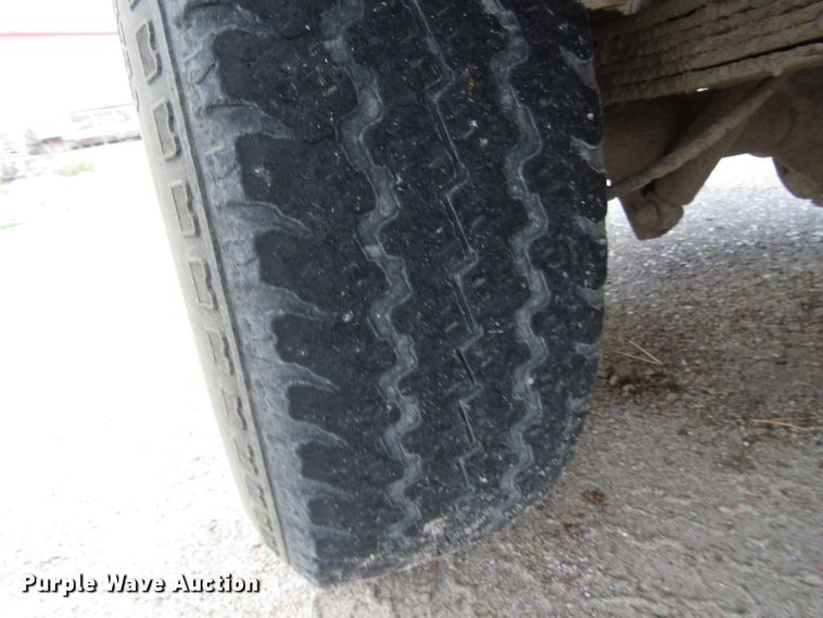 image for item DG6606 1995 Ford F150 pickup truck