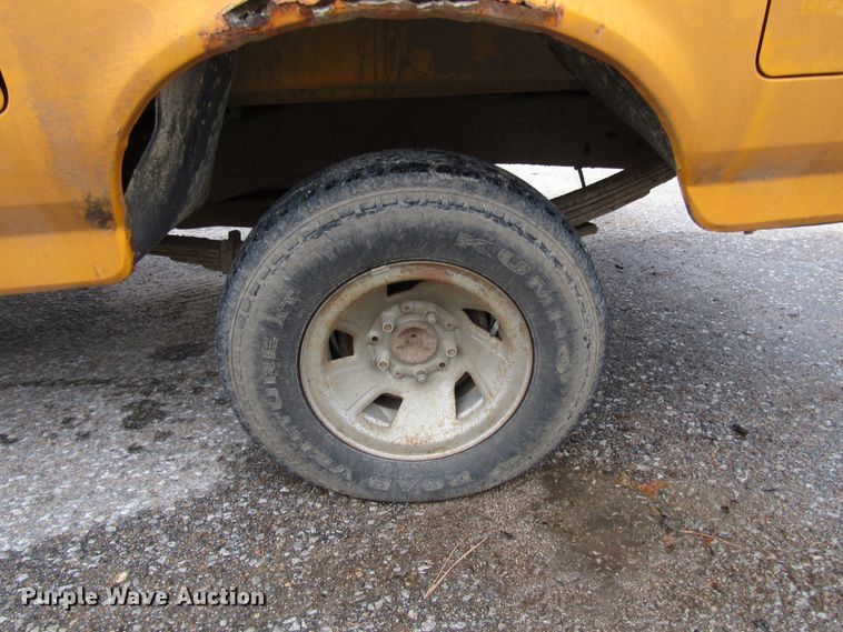 image for item DG6606 1995 Ford F150 pickup truck