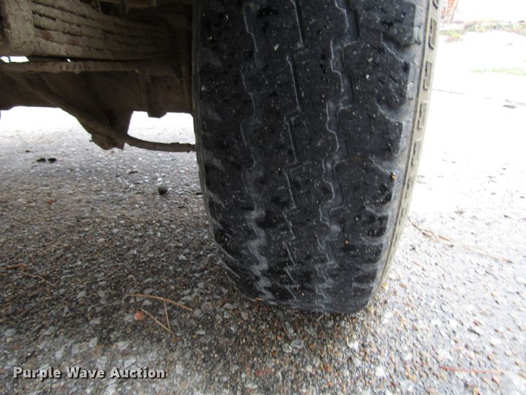 image for item DG6606 1995 Ford F150 pickup truck