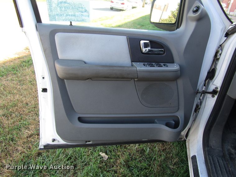 image for item DG6618 2005 Ford Expedition SUV
